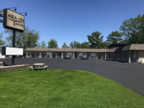 Aqua Aire Inn & Suites Hotels in Oneida County