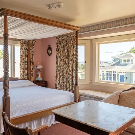 Martine Inn