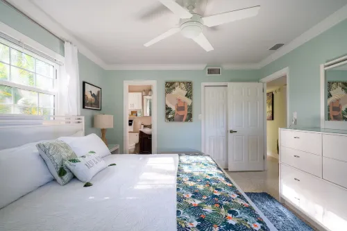 Jacuzzi.5 Mins to Beaches. Pet Friendly.