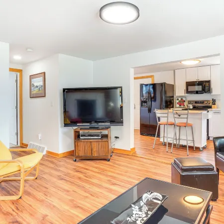 1 Mi to Shore: Lake Michigan Retreat w/ Game Room! Отели в г. Ту Риверс