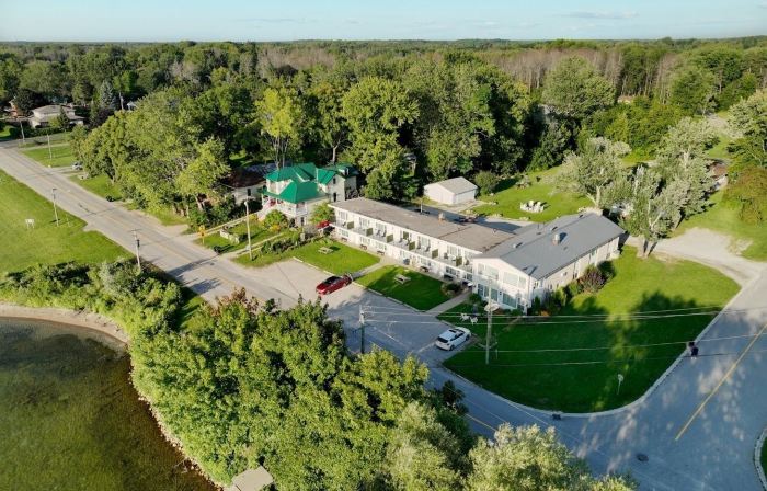 Lakeside Inn
