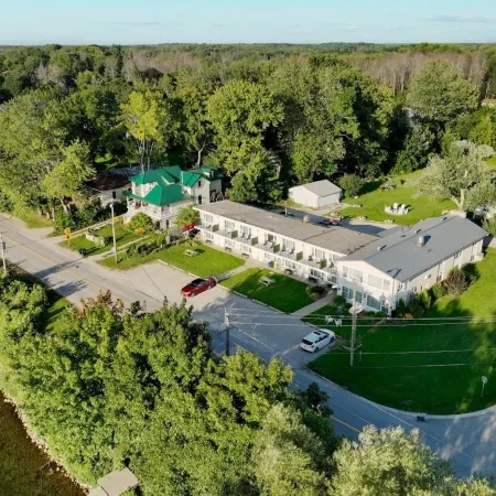 Lakeside Inn Hotels in Simcoe County