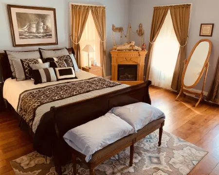 Centennial Inn Bed & Breakfast Hotels in Conneaut