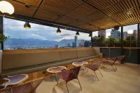14 Urban Hotel - Mountain view