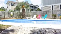 SurfsUp HiTide! Steps From The Beach! - Uima-altaat