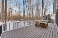 Pocono Lake Home with Community Perks Hike and Ski!
