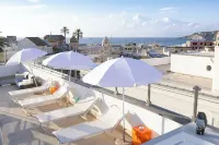 White 1903 - Rooftop Pool & Luxury Rooms