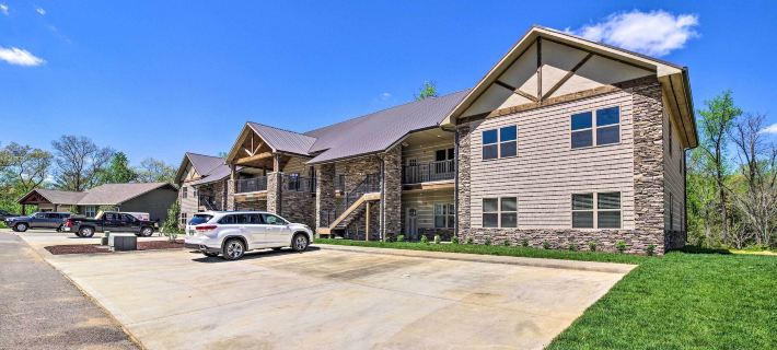 Chic Townsend Condo w/ Saltwater Pool! Hotels in Blount County