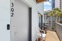 2BR Condo Beach Access Pool and Walk to Hangout