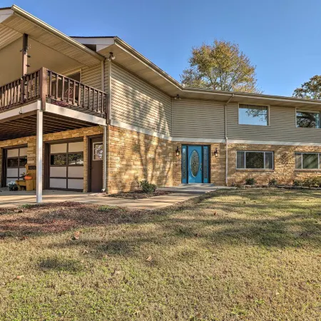 Large Home w/ Games: 4 Mi to Bull Shoals Lake!
