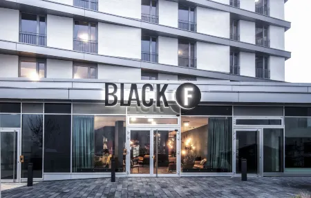 Black F House - Serviced Apartments Отели рядом с достопримечательностью «Фрайбургская Высшая школа музыки»