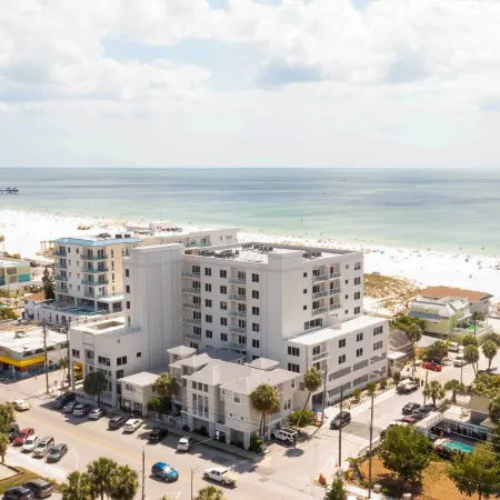 Coastal Sea Side Townhome - Walk to Beach!