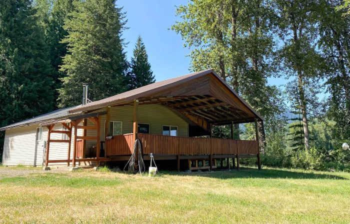 Private 2-Acre Retreat w/ Mtn Views, Walk to River