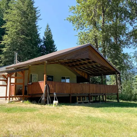Private 2-Acre Retreat w/ Mtn Views, Walk to River