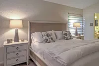 'Sand Dollar' Jenson Beach Home w/ Pool Access! - 3성급
