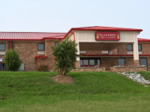 Giles Hotel Inn & Suites Hotels in Pulaski