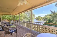 Lakefront Cottage w/ Private Hot Tub! - 3-Star