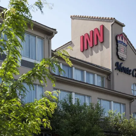 Monte Carlo Inn Oakville Suites