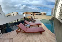 Ritz Praia Hotel - สระว่ายน้ำบนดาดฟ้า