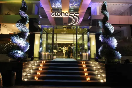 Warwick Stone 55 Hotel Beirut Отели рядом с достопримечательностью «Embassy of Canada»
