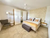 Luxurious Villa Möwengeflüster - 220sqm apartment for max. 8 guests + sauna by the lake Hotels in Muldestausee