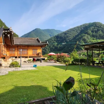 Danyang Gahyeonjeong Pension Отели рядом с достопримечательностью «Пещера Косу»