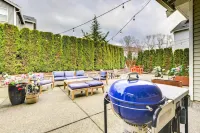 Spacious Kent Home Near SeaTac Airport with Patio Hotels in Kent