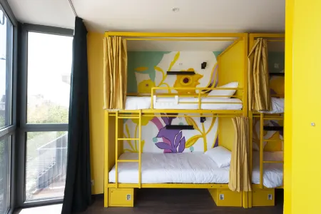 Hostelle - Women Only Hostel Barcelona Отели в г. Монкада-и-Решак