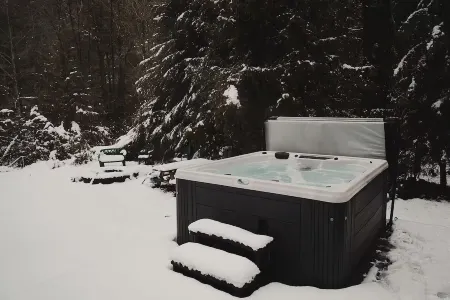 Ramblin' Rose Riverfront, Hot tub, Pet frdly, Cozy