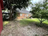 Newly renovated- 2.5 mi to Downtown Riverfront