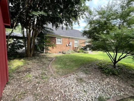 Newly renovated- 2.5 mi to Downtown Riverfront Отели рядом с достопримечательностью «H L Neblett Community Center»