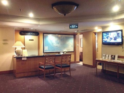 메나라 페닌술라 호텔의 넓고 편안한 객실 썸네일