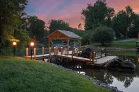 Shady Daze: Waterfront Home w/ Deck, Hot Tub & Lake Views Hotels in Lake Norman of Catawba