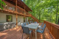 Peaceful 3 Bedroom Family Mountain Getaway in the Trees!