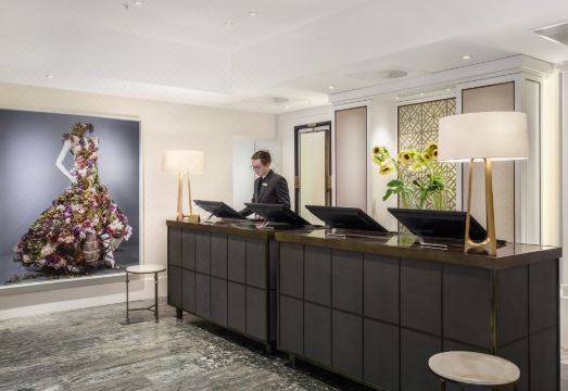 호텔 콘티넨탈의 럭셔리한 내부