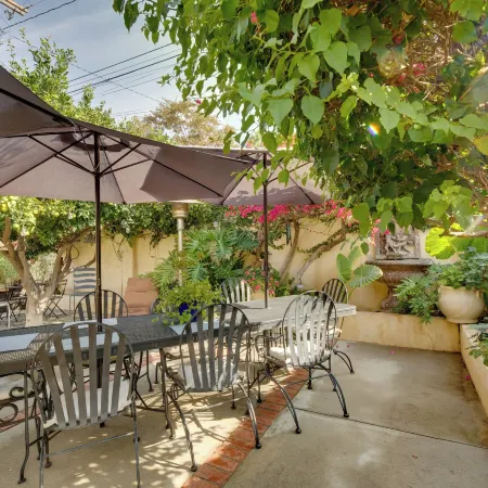 Upscale Whittier Hills Gem: 17 Mi to Disneyland!
