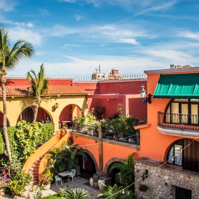 Collection O Casa Bella Hotel Boutique, Cabo San Lucas Отели рядом с достопримечательностью «Пляж Сольмар»