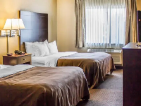 Quality Inn & Suites Hotels in Door County
