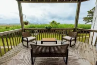 Sunset Seaker! Soundfront condo with Pool and great views!