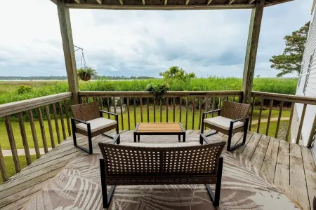 Sunset Seaker! Soundfront condo with Pool and great views!