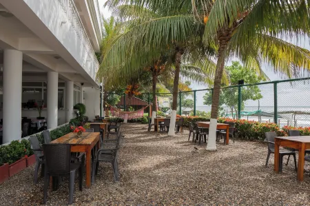 Hotel 3 Banderas Manzanillo del Mar Отели в г. Турбако