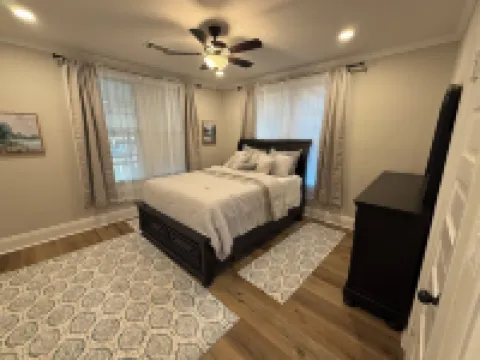 Fully renovated Charming 2-bedroom with full kitchenin amazing at1423 Madison av