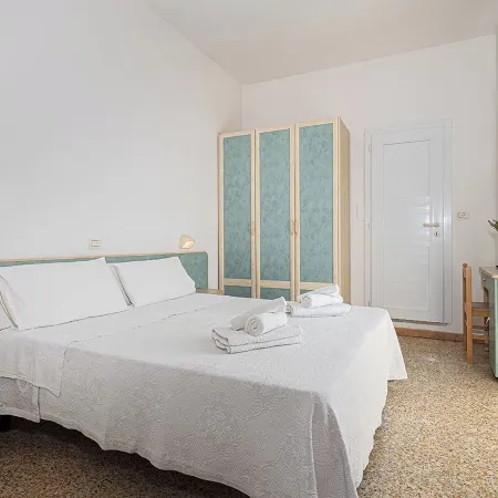 Hotel Luca Отели в г. Чезенатико