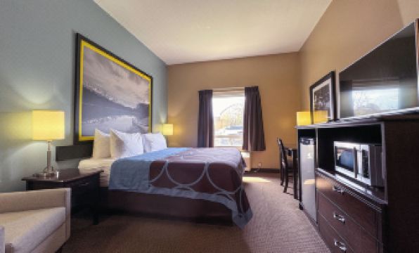Super 8 by Wyndham Edmonton South