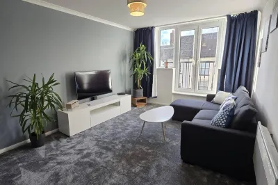 Modern City Apartment Sleeps 4 with Parking