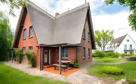 Hotel Rügenschmiede Vis a Vis Hiddensee Отели в г. Шапроде