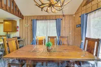 Fire Pit & Games! Prow Chalet; Mins to Lake Wally! - Swimmingpools
