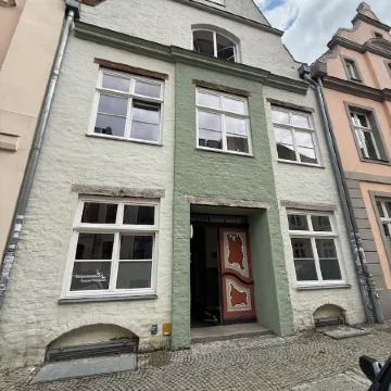 Stylish apartment right next to the market and town hall