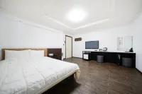 Haenam Woosuyoung Hotel Hotels in Jindo-gun