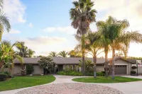 Stunning Private Resort with a Pool and Hot Tub